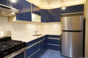 82-73 Country Pointe Cir, Queens Village, NY 11427 - Photo 4