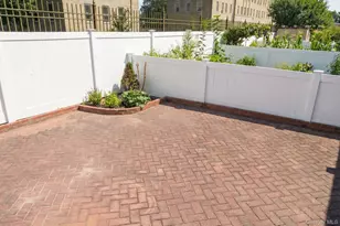 82-73 Country Pointe Cir, Queens Village, NY 11427 - Photo 20