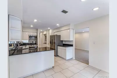 124 Foxwood Drive, Jericho, NY 11753 - Photo 4