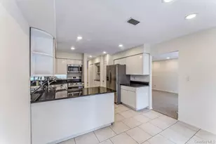 124 Foxwood Dr, Jericho, NY 11753 - Photo 4