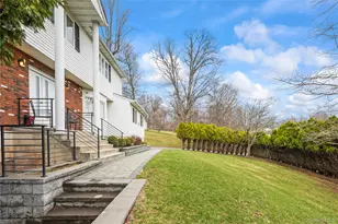 20 Algonquin Cir, Airmont, NY 10952 - Photo 4