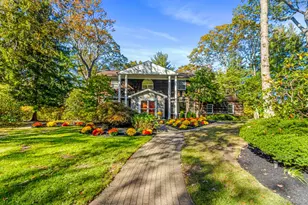 29 Winter Ln, Dix Hills, NY 11746 - Photo 2