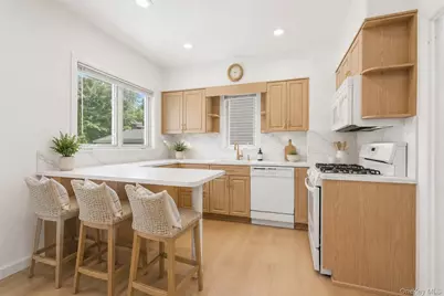 1372 Hollywood Avenue, Bronx, NY 10461 - Photo 10