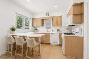 1372 Hollywood Ave, Bronx, NY 10461 - Photo 10