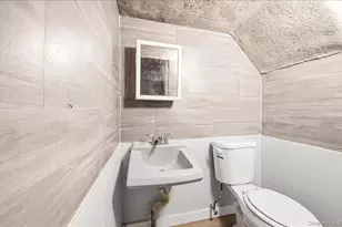 2712 Holland Ave, Bronx, NY 10467 - Photo 18