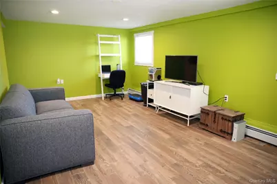 250 Wyona Avenue, Lindenhurst, NY 11757 - Photo 12