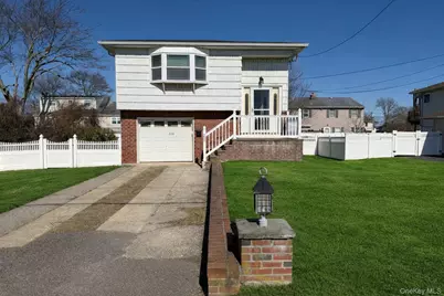 250 Wyona Avenue, Lindenhurst, NY 11757 - Photo 2