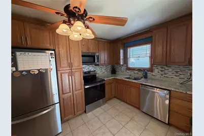 250 Wyona Avenue, Lindenhurst, NY 11757 - Photo 14