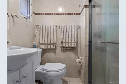 7 Phipps Lane, Plainview, NY 11803 - Photo 10