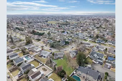 7 Phipps Lane, Plainview, NY 11803 - Photo 20