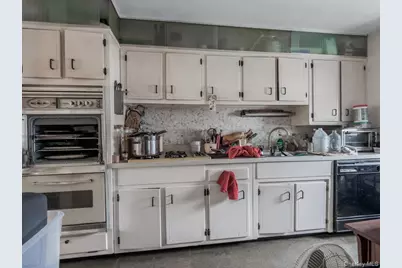 7 Phipps Lane, Plainview, NY 11803 - Photo 8