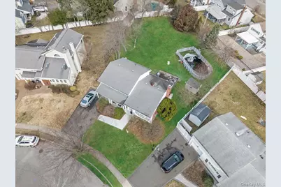 7 Phipps Lane, Plainview, NY 11803 - Photo 16