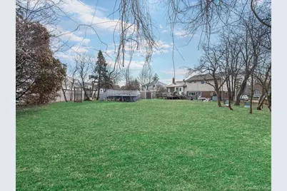 7 Phipps Lane, Plainview, NY 11803 - Photo 6