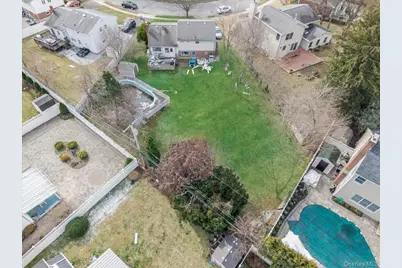 7 Phipps Lane, Plainview, NY 11803 - Photo 14