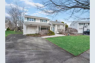 7 Phipps Lane, Plainview, NY 11803 - Photo 2