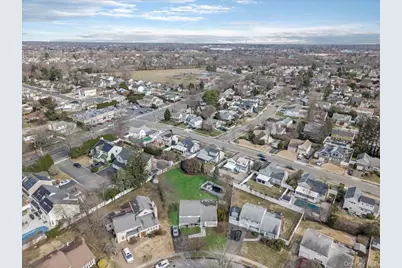 7 Phipps Lane, Plainview, NY 11803 - Photo 18