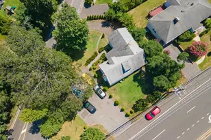 84 Middle Neck Rd, Roslyn, NY 11576 - Photo 12