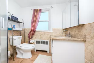 84 Middle Neck Rd, Roslyn, NY 11576 - Photo 10