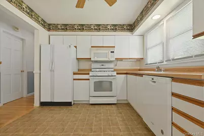 2937 Morgan Drive, Wantagh, NY 11793 - Photo 14