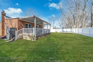 77 Market St, Mastic Beach, NY 11951 - Photo 22