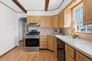 303 Kansas St, Lindenhurst, NY 11757 - Photo 6