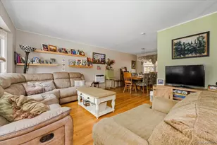 30 Middle Dr, Huntington, NY 11743 - Photo 4