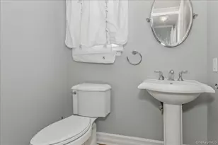 949 Union St, Bohemia, NY 11716 - Photo 18