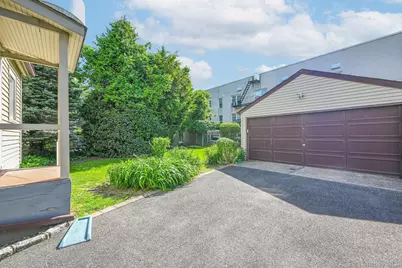 108 N Forest Avenue, Rockville Centre, NY 11570 - Photo 24