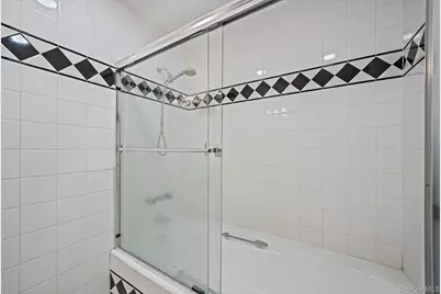 1027 Windermere Road, Franklin Square, NY 11010 - Photo 32