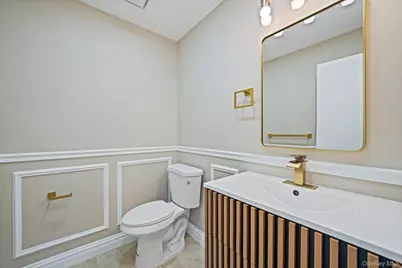 1027 Windermere Road, Franklin Square, NY 11010 - Photo 18