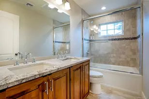 10 Beverly Rd, Farmingdale, NY 11735 - Photo 24