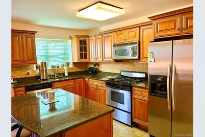 18 Kensington Court, Nanuet, NY 10954 - Photo 2