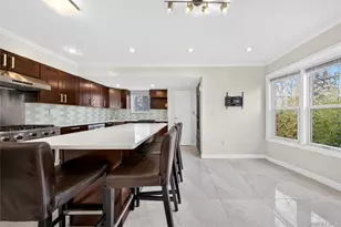 55 Executive Dr, Manhasset Hills, NY 11040 - Photo 18