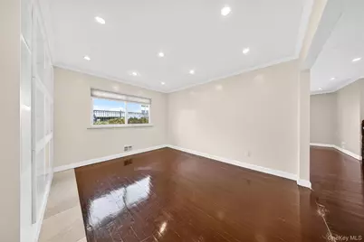 55 Executive Drive, Manhasset Hills, NY 11040 - Photo 10