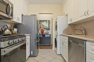 269-10 Grand Central Pkwy, Floral Park, NY 11005 - Photo 12