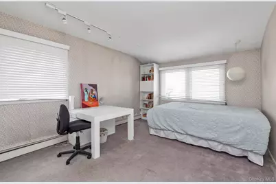 2038 Berfond Court, Merrick, NY 11566 - Photo 18