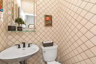 2038 Berfond Ct, Merrick, NY 11566 - Photo 12