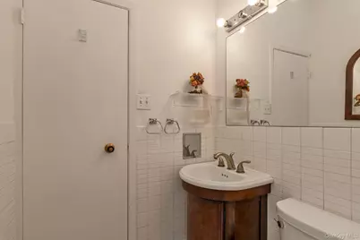 2038 Berfond Court, Merrick, NY 11566 - Photo 14