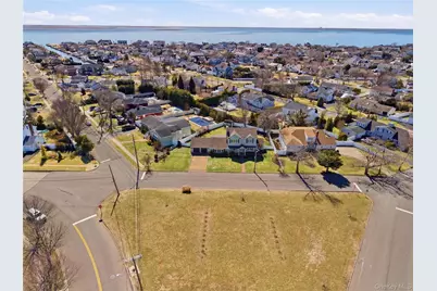 102 Peconic Drive S, Massapequa, NY 11758 - Photo 42