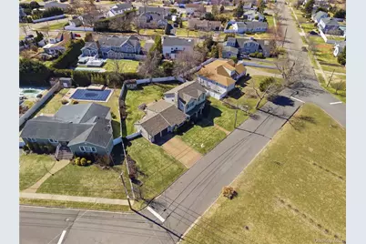 102 Peconic Drive S, Massapequa, NY 11758 - Photo 46