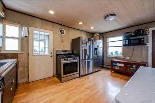 21 Oak Ave, Inwood, NY 11096 - Photo 6