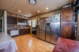 21 Oak Ave, Inwood, NY 11096 - Photo 4