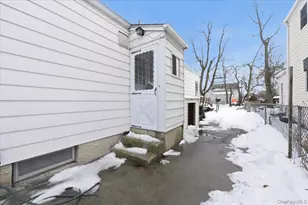 21 Oak Ave, Inwood, NY 11096 - Photo 14