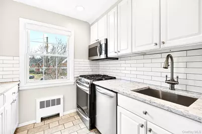 66 Robins Crescent #66, New Rochelle, NY 10801 - Photo 18