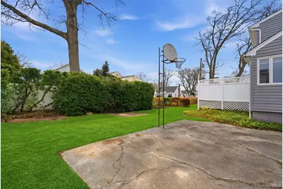 219 E John Street, Lindenhurst, NY 11757 - Photo 26