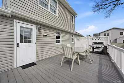 219 E John Street, Lindenhurst, NY 11757 - Photo 22