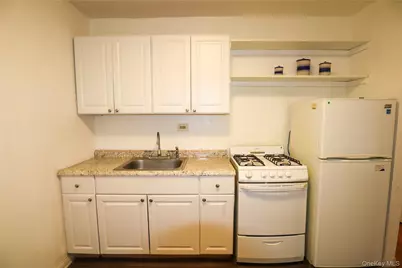 8720 175th Street #3J, Jamaica, NY 11432 - Photo 6