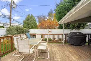 18 Bridle Ln, Hicksville, NY 11801 - Photo 26