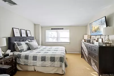 18 Bridle Lane, Hicksville, NY 11801 - Photo 18