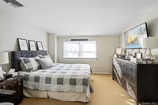 18 Bridle Ln, Hicksville, NY 11801 - Photo 18